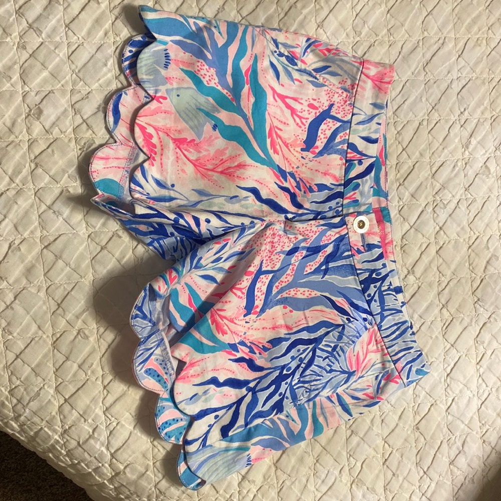 Lilly Pulitzer scalloped coral reef print shorts size 00